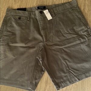 NWT Banana Republic Lived In Chino Men's Gray Shorts 9in. Inseam